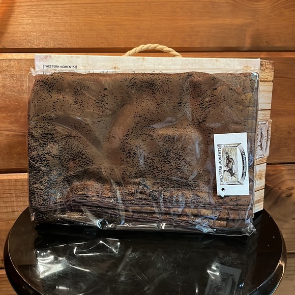 NIB RUSTIC RANCH NAPKINS SET OF 4 At Home W Western Moments NEW - Picture 5 of 5